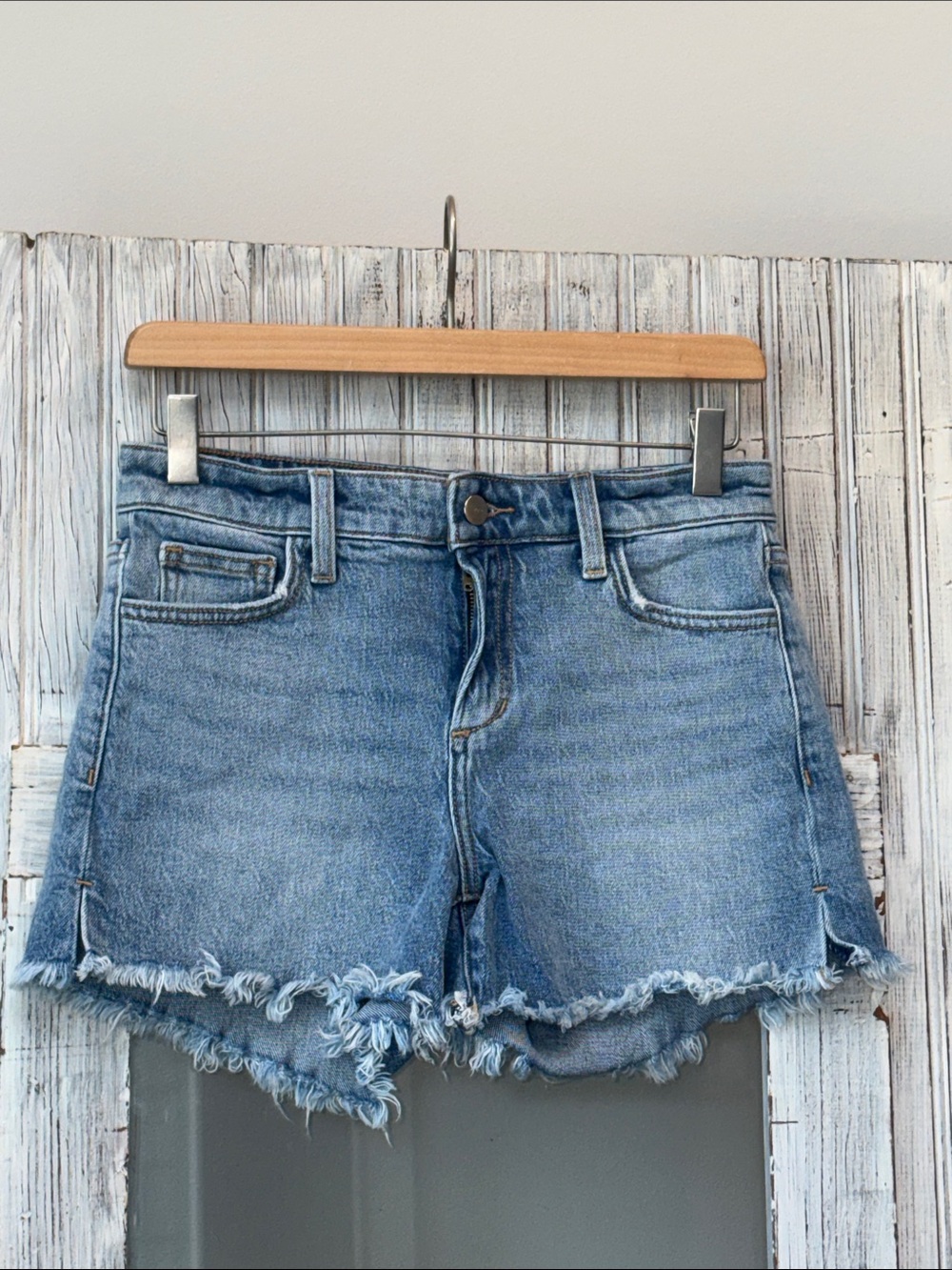 Joe’s Jeans The Ozzie Mid Rise Light Blue Denim Frayed Hem Shorts Size 25